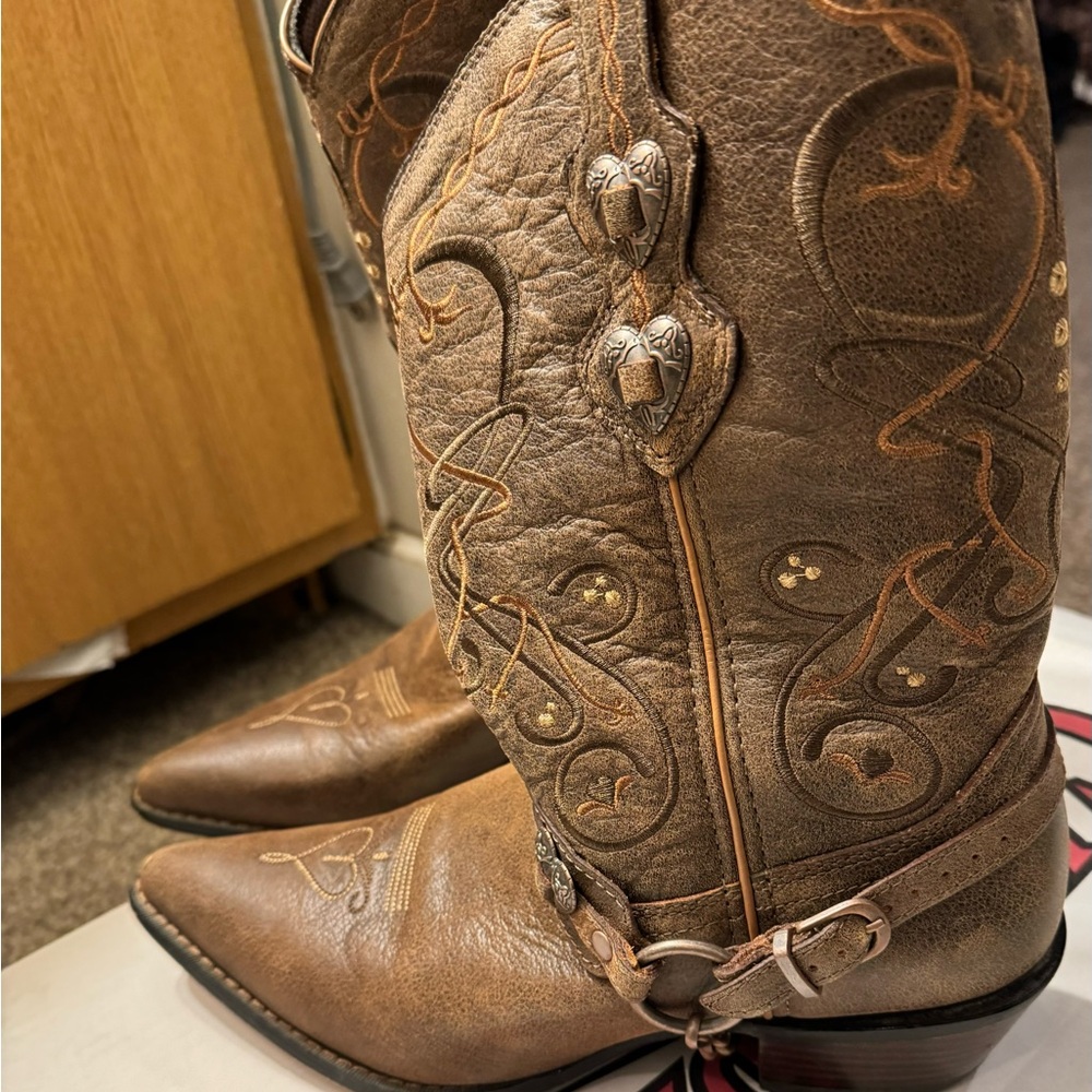 Laredo Women's Distressed Honey Snip Toe Cowboy Boots w/ chain underneath